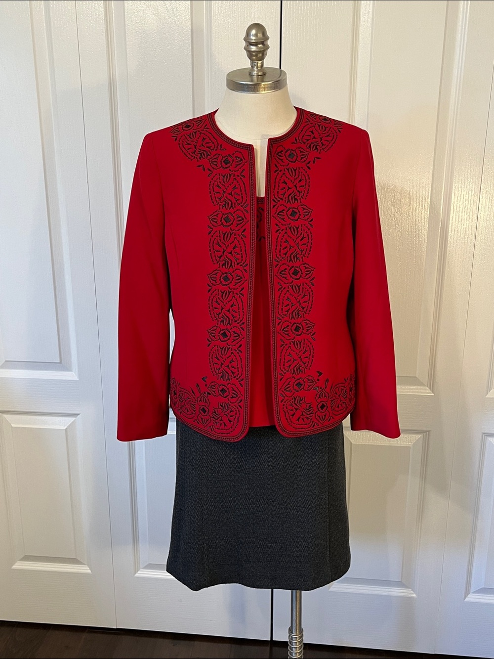 Kasper 2 piece embroidered set